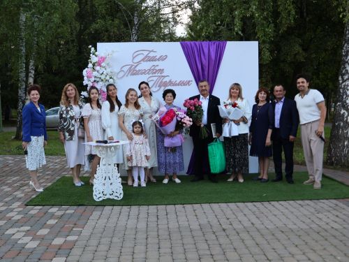 «Пар балдак»та мәңгелек мәхәббәт: Актаныш Бриллиант, Зөбәрҗәт һәм Алтын туй юбилярларын котлады