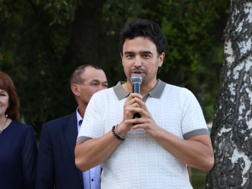 «Пар балдак»та мәңгелек мәхәббәт: Актаныш Бриллиант, Зөбәрҗәт һәм Алтын туй юбилярларын котлады