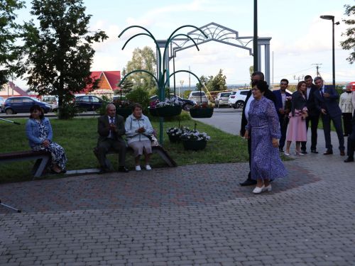 «Пар балдак»та мәңгелек мәхәббәт: Актаныш Бриллиант, Зөбәрҗәт һәм Алтын туй юбилярларын котлады