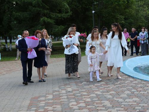 «Пар балдак»та мәңгелек мәхәббәт: Актаныш Бриллиант, Зөбәрҗәт һәм Алтын туй юбилярларын котлады