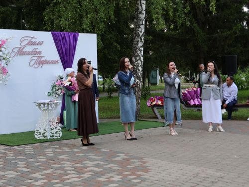«Пар балдак»та мәңгелек мәхәббәт: Актаныш Бриллиант, Зөбәрҗәт һәм Алтын туй юбилярларын котлады