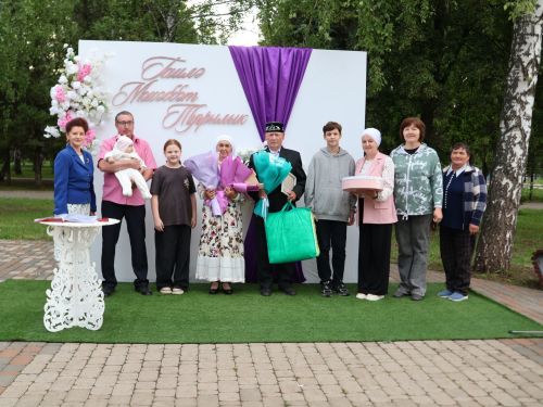 «Пар балдак»та мәңгелек мәхәббәт: Актаныш Бриллиант, Зөбәрҗәт һәм Алтын туй юбилярларын котлады