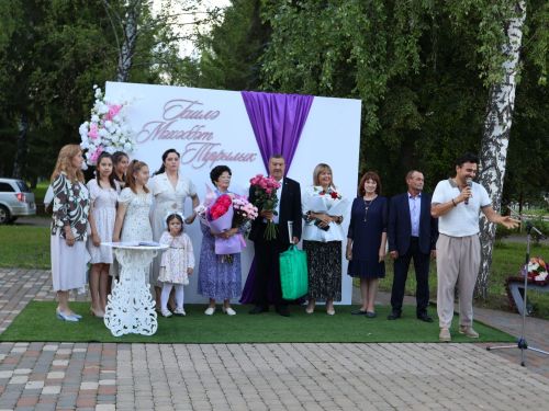 «Пар балдак»та мәңгелек мәхәббәт: Актаныш Бриллиант, Зөбәрҗәт һәм Алтын туй юбилярларын котлады