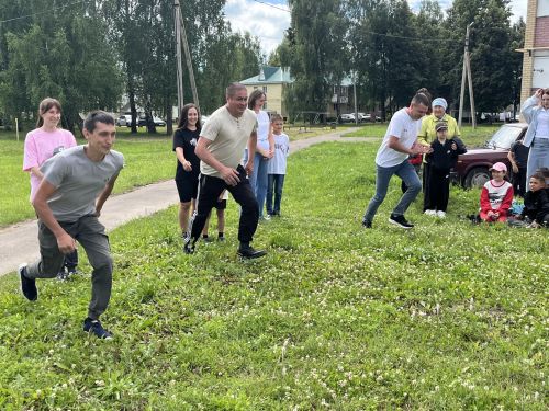 Татарстанда җәй: Актанышның яшь гаиләләре «Гаиләм-җылы учагым» ишегалды бәйрәмендә ял итте