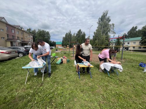 Татарстанда җәй: Актанышның яшь гаиләләре «Гаиләм-җылы учагым» ишегалды бәйрәмендә ял итте