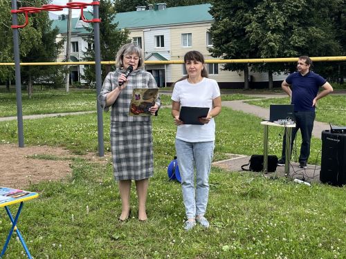 Татарстанда җәй: Актанышның яшь гаиләләре «Гаиләм-җылы учагым» ишегалды бәйрәмендә ял итте