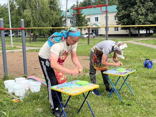 Татарстанда җәй: Актанышның яшь гаиләләре «Гаиләм-җылы учагым» ишегалды бәйрәмендә ял итте