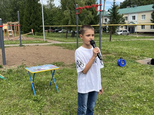 Татарстанда җәй: Актанышның яшь гаиләләре «Гаиләм-җылы учагым» ишегалды бәйрәмендә ял итте