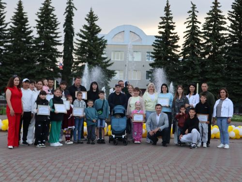 Гаилә, мәхәббәт һәм тугрылык көненә багышланган концерттан безнең репортаж