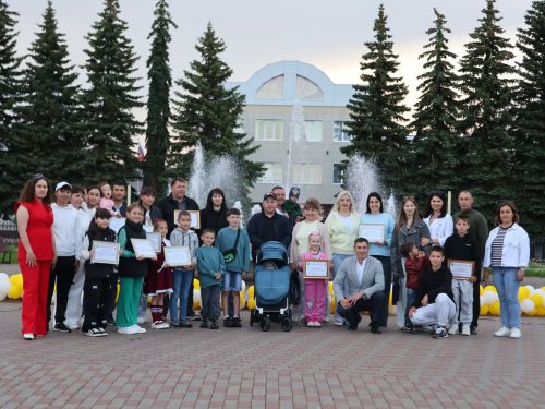 Гаилә, мәхәббәт һәм тугрылык көненә багышланган концерттан безнең репортаж