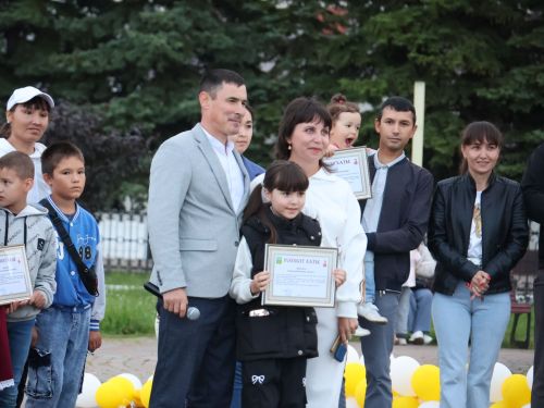 Гаилә, мәхәббәт һәм тугрылык көненә багышланган концерттан безнең репортаж
