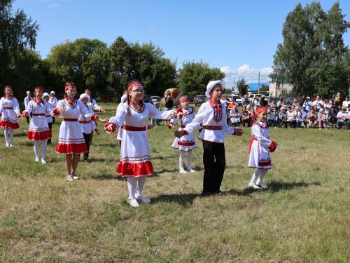 Батырлар авылы Мари Суыксуында иң-иңнәрне олыладылар