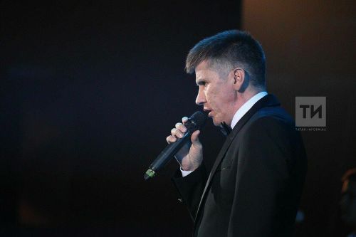 Дәниф Шәрәфетдинов авырганнан соң беренче тапкыр туган авылы бәйрәмендә сәхнәгә чыкты