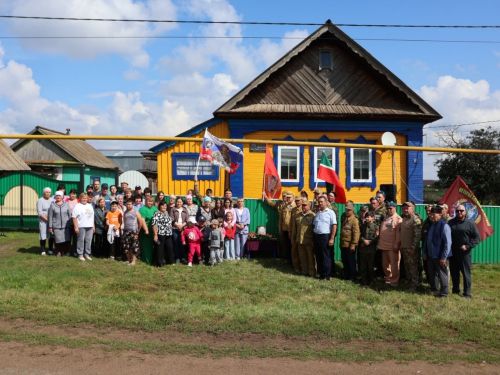 Иске Сәфәрдә СВОда һәлак булган Закир Зиннуров йортына хәтер тактасы куелды