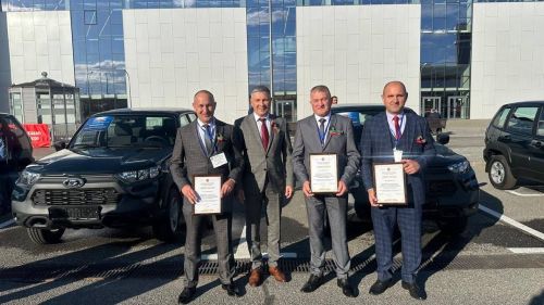 Актаныш районы авыл җирлекләре башлыкларына машиналар тапшырылды