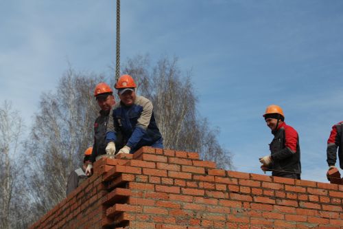 Актаныш районы башлыгы төзүчеләрне һөнәри бәйрәмнәре белән котлады