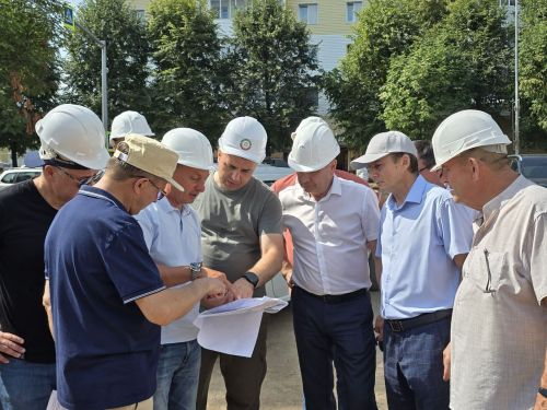 Актаныш районы башлыгы төзүчеләрне һөнәри бәйрәмнәре белән котлады