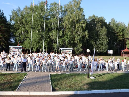 Актаныш балалары «Бүләк» лагереның «Алдынгылар» агымында ял итә