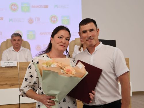Безнең фотолар: Актаныш районының алдынгы физкультурачылары бүләкләнде
