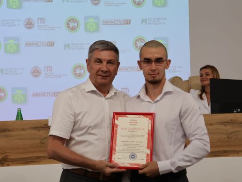 Безнең фотолар: Актаныш районының алдынгы физкультурачылары бүләкләнде