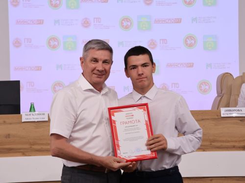 Безнең фотолар: Актаныш районының алдынгы физкультурачылары бүләкләнде