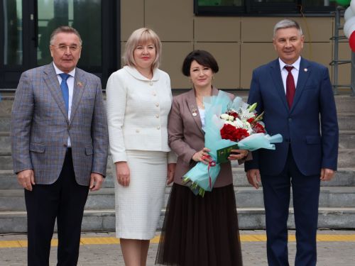 Төкле аягың белән, Белем бәйрәме!