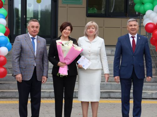 Төкле аягың белән, Белем бәйрәме!