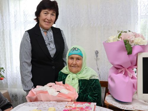 Иске Солтанголда яшәүче Флүрә Сәрвәровага 95 яшь:  Бәхете олыгайган көненә калган икән!