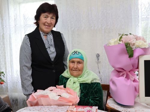Иске Солтанголда яшәүче Флүрә Сәрвәровага 95 яшь:  Бәхете олыгайган көненә калган икән!