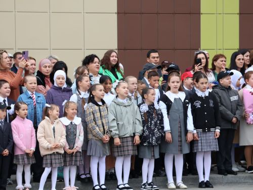 Төкле аягың белән, Белем бәйрәме!