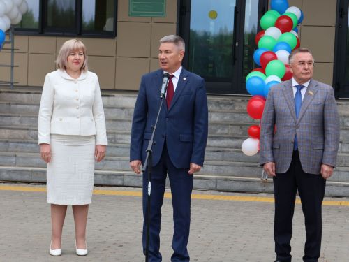 Төкле аягың белән, Белем бәйрәме!