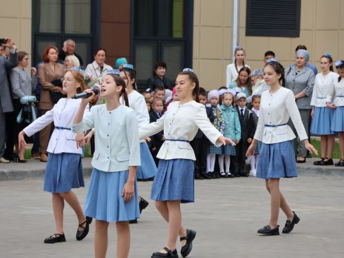 Төкле аягың белән, Белем бәйрәме!