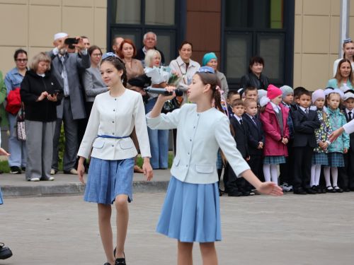 Төкле аягың белән, Белем бәйрәме!