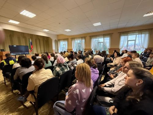 Пучы мәктәбендә ата-аналарны кисәттеләр