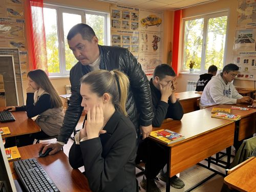Кайсы команда җиңәр: Актанышта студентлар машина йөртү осталыгын сыный