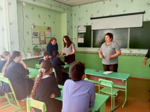 Волонтерлык мәктәптән башлана: «ФОРПОСТ» белгечләре Күҗәкә һәм Иске Кормаш мәктәбе укучылары белән очрашты