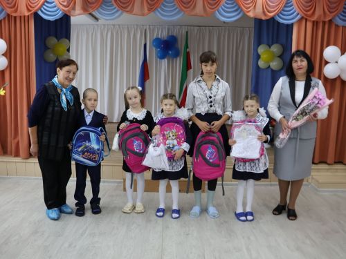 Игелек портфеле: Үзенчәлекле балаларга мәктәпкә әзерләнергә булыштылар