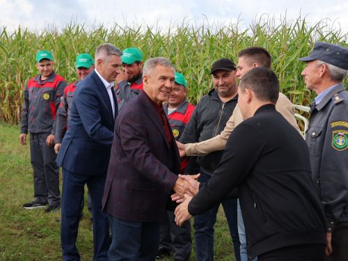 Рөстәм Миңнеханов Актанышның авыл хуҗалыгы тармагы, һөнәрчелек һәм эшмәкәрләр эшчәнлеге белән танышты