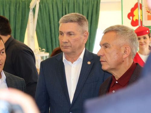 Рөстәм Миңнеханов Актанышның авыл хуҗалыгы тармагы, һөнәрчелек һәм эшмәкәрләр эшчәнлеге белән танышты