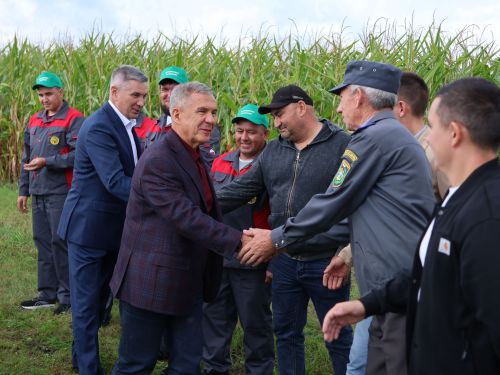 Рөстәм Миңнеханов Актанышның авыл хуҗалыгы тармагы, һөнәрчелек һәм эшмәкәрләр эшчәнлеге белән танышты
