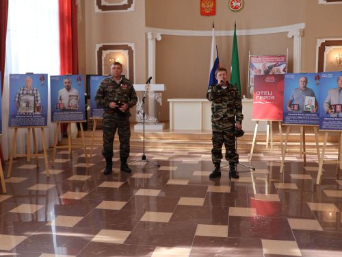 Махсус хәрби операция батырларының әтиләре «Герой әтисе» күргәзмәсенә багышланган тантанада чыгыш ясады
