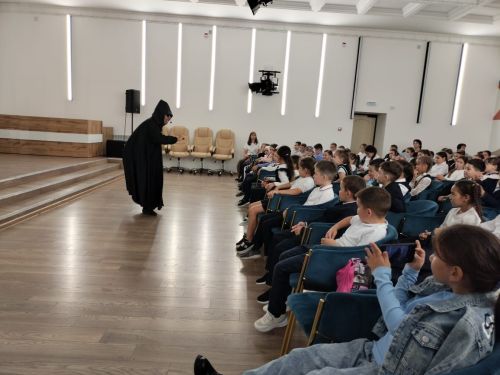 Актанышта «Игътибар, балалар!» акциясен Чаллы шәһәренең «Калейдоскоп» театры йомгаклады