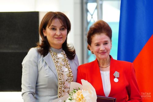 ЗАГС бүлеге җитәкчесе Гөлфинә Мөхәммәдиева «Фидакарь хезмәт өчен» медале белән бүләкләнде