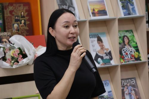 Уразай авылында яшәүче шагыйрә Рәмзия Әхмәтованың «Җанда калган эзләр» китабы тәкъдим ителде