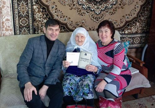 Иске Богады авылында яшәүче Фәния Гыйльметдинованы 96 яшь тулган көне белән котладылар