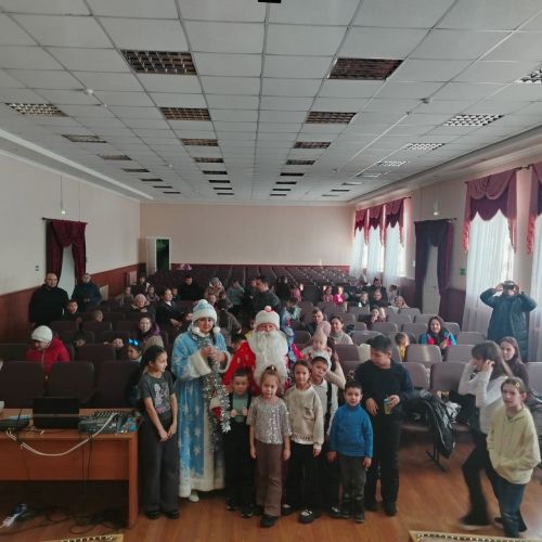 Иске Байсарда Яңа ел чыршысы дусларын җыйды
