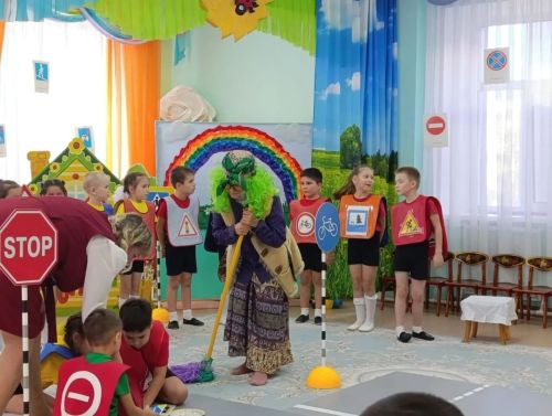 «Җәяүлеләр мәктәбе»ндә кунаклар: Алтынчәч балалары үз белемнәрен күрсәтте