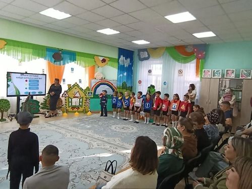 «Җәяүлеләр мәктәбе»ндә кунаклар: Алтынчәч балалары үз белемнәрен күрсәтте