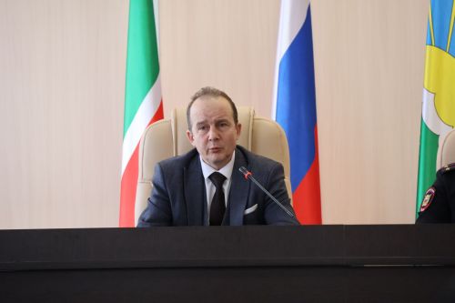 Илфак Бариев балалар иминлеген тәэмин итү чараларына аерым игътибар юнәлтте