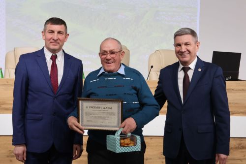 Актаныш районында «Яшьлек» яшьләр үзәгендә гражданнар җыены узды